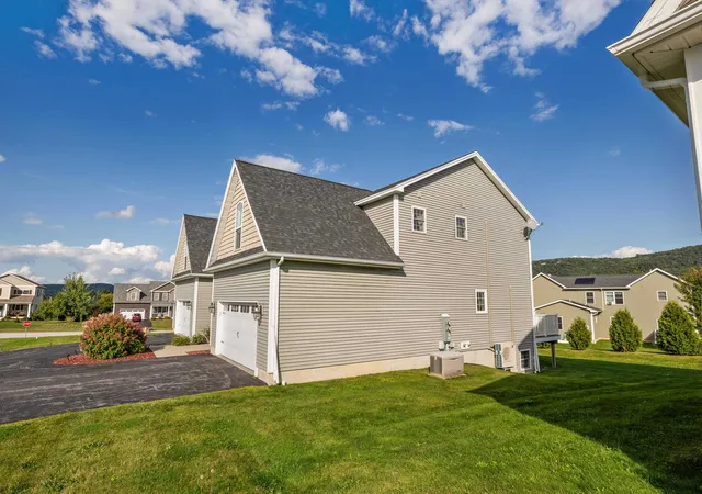 Photo 4 of Condo for sale at 952 Harbor View Dr, Saint Albans, VT 05478 | MLS# 5108390 | Listing updated on 2026-09-10