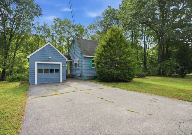 Photo 2 of Single family home for sale at 7 Fran Ave, Plaistow, NH 03865 | MLS# 5108396 | Listing updated on 2026-09-17