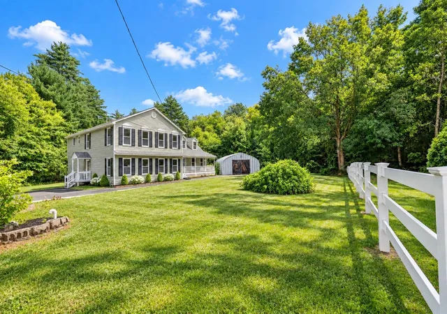 Photo 1 of Single family home for sale at 33 Baboosic Lake Rd, Amherst, NH 03031 | MLS# 5108408 | Listing updated on 2026-09-09