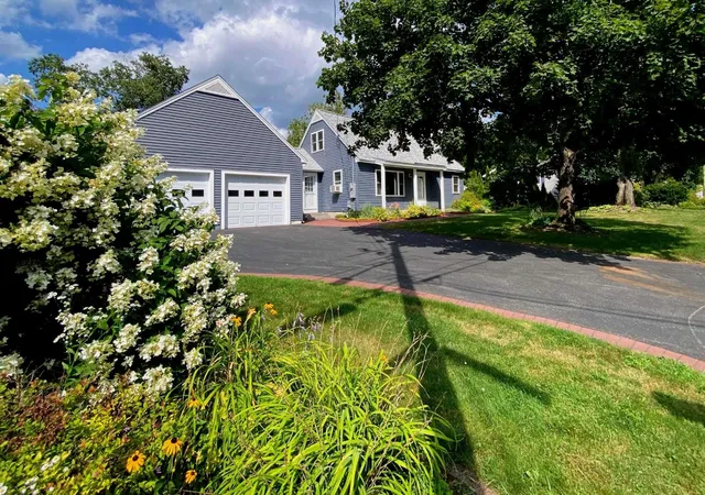 Photo 3 of Single family home for sale at 34 Bert St, Hooksett, NH 03106 | MLS# 5108413 | Listing updated on 2026-09-13