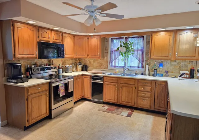 Photo 2 of Single family home for sale at 61 Giffin Ct, Colchester, VT 05446 | MLS# 5108422 | Listing updated on 2026-09-08