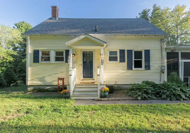 Photo 2 of Single family home for sale at 121 Prospect St, Hinsdale, NH 03451 | MLS# 5108425 | Listing updated on 2026-09-07