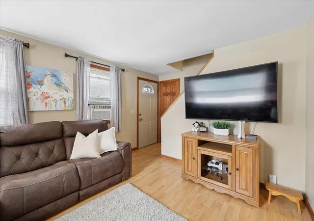 Photo 3 of Single family home for sale at 23 Hampshire Dr, Concord, NH 03301 | MLS# 5108427 | Listing updated on 2026-09-30
