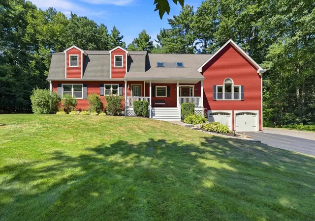 Single family home for sale at 18 Meadow Lark Ln, Goffstown, NH 03045 | MLS# 5108467