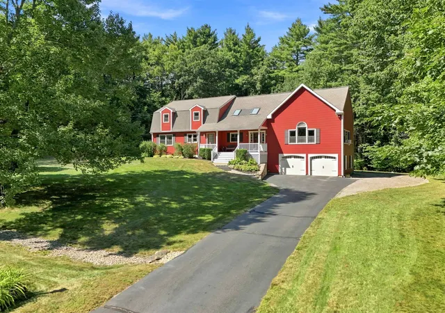 Photo 2 of Single family home for sale at 18 Meadow Lark Ln, Goffstown, NH 03045 | MLS# 5108467 | Listing updated on 2026-09-10