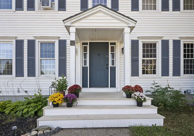 Photo 4 of Single family home for sale at 29 Dixon Way, Seabrook, NH 03874 | MLS# 5108491 | Listing updated on 2026-09-16