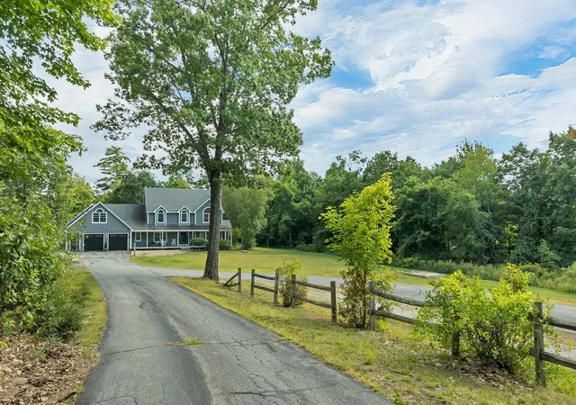 Photo 2 of Single family home for sale at 95 Blueberry Hl Rd, Meredith, NH 03253 | MLS# 5108499 | Listing updated on 2026-09-08