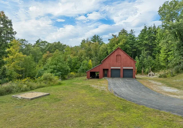 Photo 3 of Single family home for sale at 95 Blueberry Hl Rd, Meredith, NH 03253 | MLS# 5108499 | Listing updated on 2026-09-08