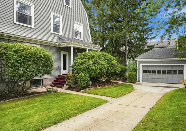 Photo 3 of Single family home for sale at 1028 Union St, Manchester, NH 03104 | MLS# 5108514 | Listing updated on 2026-09-11