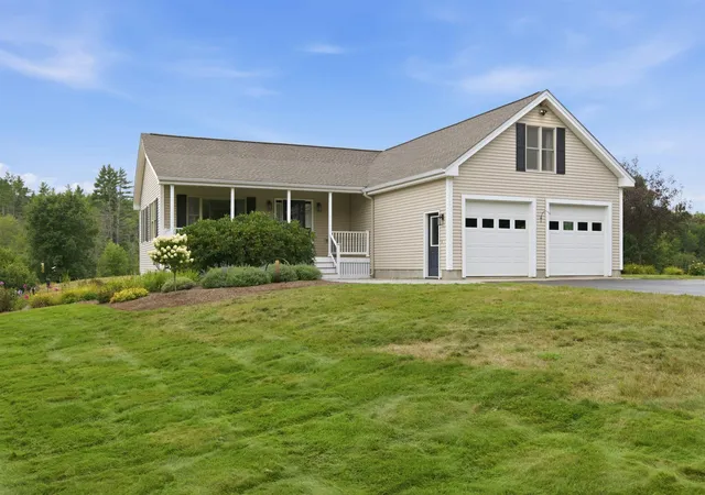 Single family home for sale at 7107 School St, Loudon, NH 03307 | MLS# 5108520