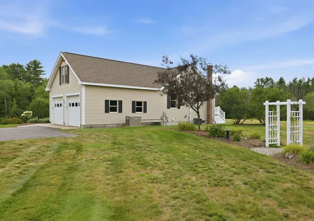 Photo 2 of Single family home for sale at 7107 School St, Loudon, NH 03307 | MLS# 5108520 | Listing updated on 2026-09-13