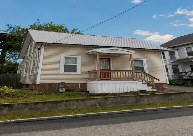 Photo 1 of Single family home for sale at 27 Pierce St, Dover, NH 03820 | MLS# 5108524 | Listing updated on 2026-09-07