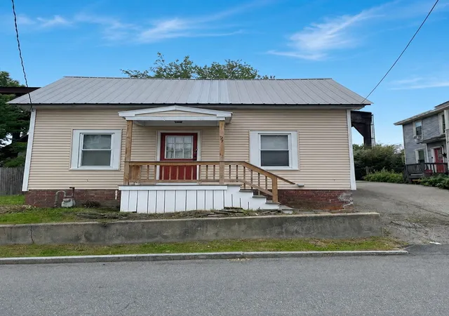 Photo 2 of Single family home for sale at 27 Pierce St, Dover, NH 03820 | MLS# 5108524 | Listing updated on 2026-09-07