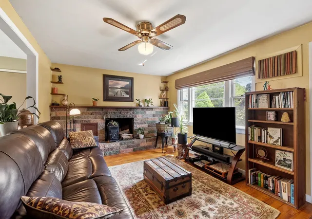 Photo 1 of House for sale at 654 Daniel Webster Hwy, Merrimack, NH 03054 | MLS# 5108526 | Listing updated on 2026-09-14
