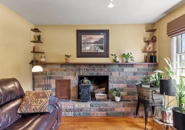 Photo 2 of House for sale at 654 Daniel Webster Hwy, Merrimack, NH 03054 | MLS# 5108526 | Listing updated on 2026-09-14