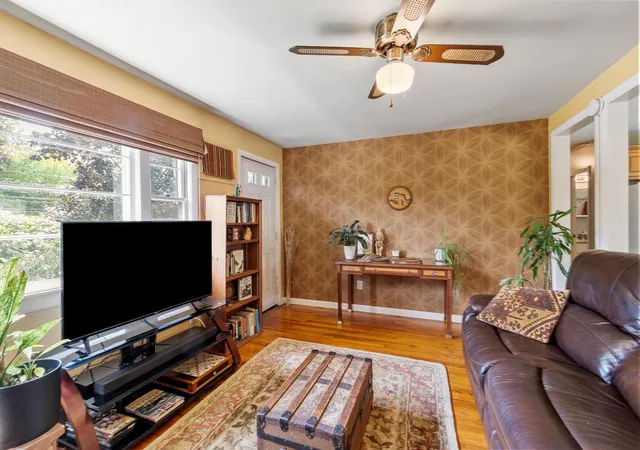 Photo 3 of House for sale at 654 Daniel Webster Hwy, Merrimack, NH 03054 | MLS# 5108526 | Listing updated on 2026-09-14