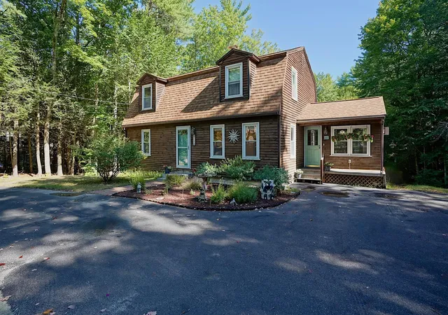 Photo 3 of Single family home for sale at 244 Ash Swamp Rd, Newmarket, NH 03857 | MLS# 5108537 | Listing updated on 2026-09-16