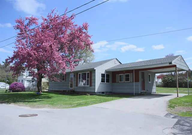 Photo 3 of Single family home for sale at 6 Emerson St, Hooksett, NH 03106 | MLS# 5108538 | Listing updated on 2026-09-18