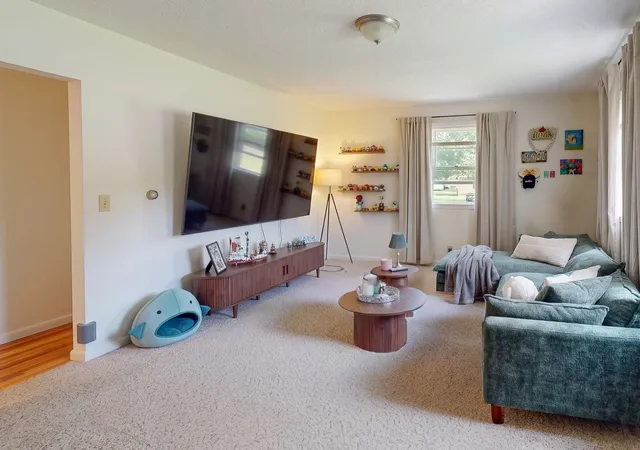 Photo 4 of House for sale at 16 Victoria Cir, Pelham, NH 03076 | MLS# 5108543 | Listing updated on 2026-10-27