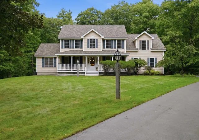 Photo 2 of Single family home for sale at 3 Fox Meadow Dr, Bow, NH 03304 | MLS# 5108546 | Listing updated on 2026-09-10