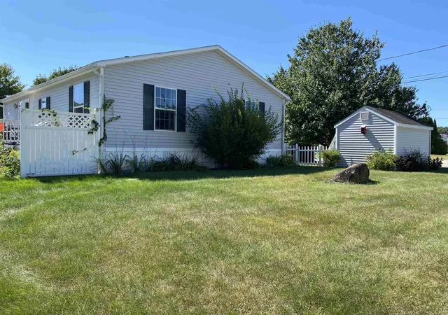 Photo 4 of Manufactured home for sale at 35 Tricia St, Seabrook, NH 03874 | MLS# 5108554 | Listing updated on 2026-09-09
