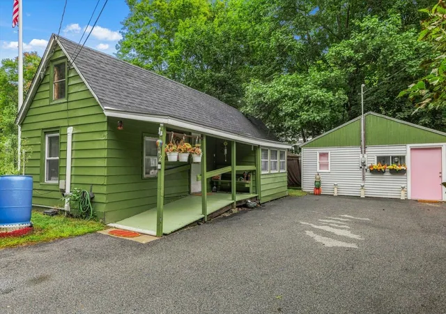 Photo 2 of Single family home for sale at 42 Upper Knight St, Keene, NH 03431 | MLS# 5108566 | Listing updated on 2026-09-11