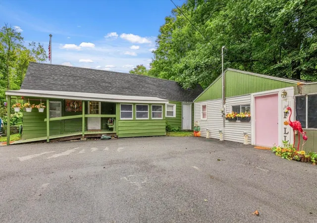 Photo 3 of Single family home for sale at 42 Upper Knight St, Keene, NH 03431 | MLS# 5108566 | Listing updated on 2026-09-11