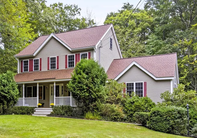 Photo 2 of Sale Pending at 29 Abenaki Cir, Chester, NH 03036 | MLS# 5108579 | Listing updated on 2026-09-22