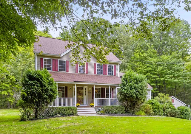 Photo 3 of Sale Pending at 29 Abenaki Cir, Chester, NH 03036 | MLS# 5108579 | Listing updated on 2026-09-22