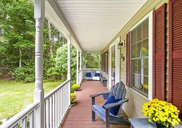 Photo 3 of Sale Pending at 29 Abenaki Cir, Chester, NH 03036 | MLS# 5108579 | Listing updated on 2026-09-22