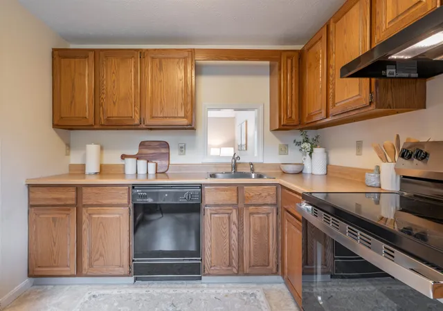 Photo 3 of Sale Pending at 4 Quarry Dr, Milford, NH 03055 | MLS# 5108582 | Listing updated on 2026-09-10