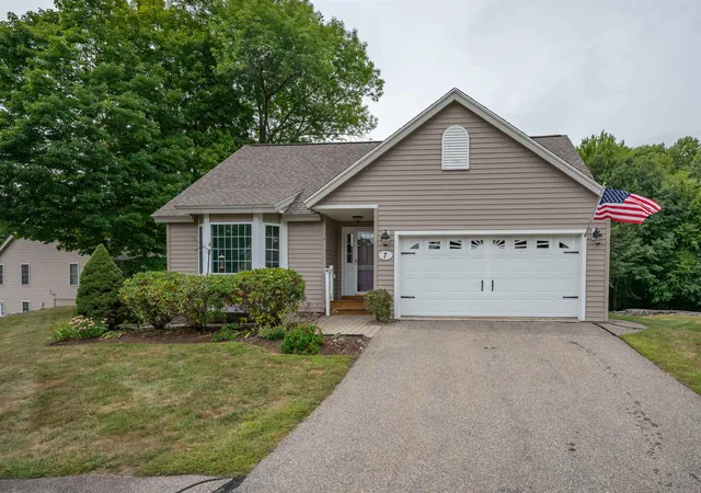 Photo 1 of Condo for sale at 7 Country Ln, East Kingston, NH 03827 | MLS# 5108591 | Listing updated on 2026-09-08