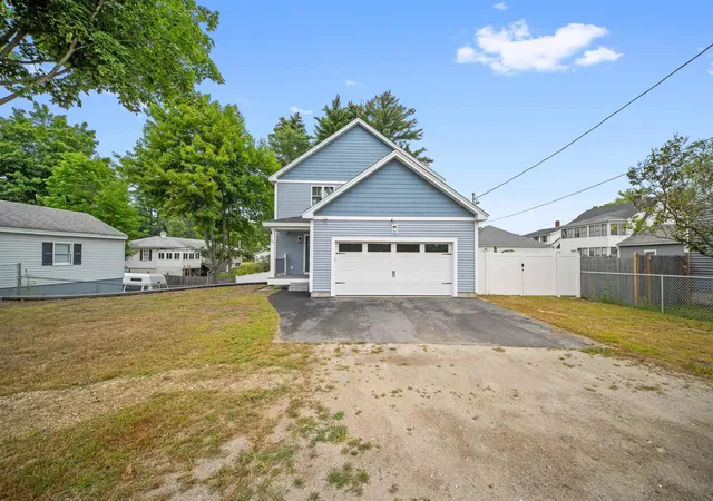 Photo 2 of Single family home for sale at 279 N Main St, Rochester, NH 03867 | MLS# 5108592 | Listing updated on 2026-09-08