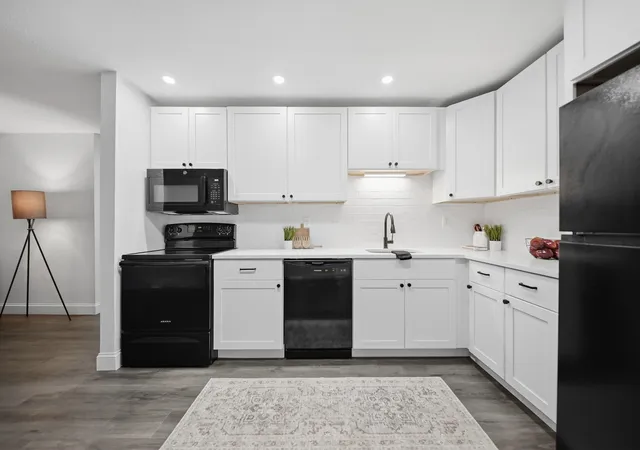 Photo 1 of Sale Pending at 152 Capitol Hl Dr #L, Londonderry, NH 03053 | MLS# 5108593 | Listing updated on 2026-09-18