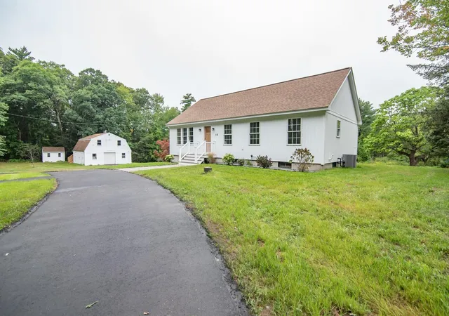 Photo 1 of Single family home for sale at 18 Pomp Rd, Chester, NH 03036 | MLS# 5108594 | Listing updated on 2026-09-20