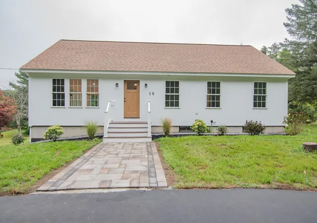 Photo 2 of Single family home for sale at 18 Pomp Rd, Chester, NH 03036 | MLS# 5108594 | Listing updated on 2026-09-20