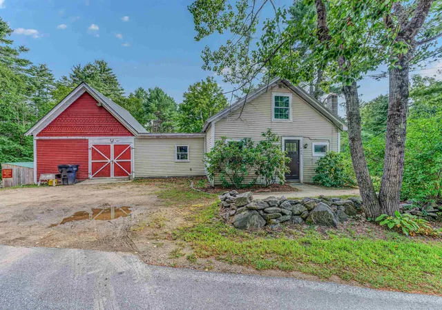 Single family home for sale at 402 Oak Hl Rd, Northfield, NH 03276 | MLS# 5108602