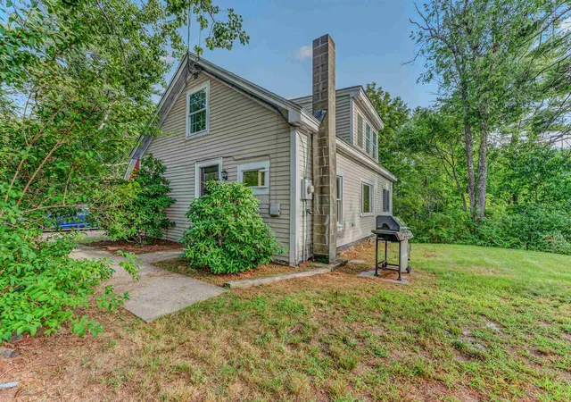 Photo 1 of Single family home for sale at 402 Oak Hl Rd, Northfield, NH 03276 | MLS# 5108602 | Listing updated on 2026-09-09