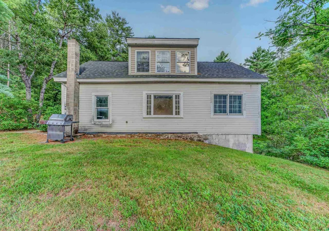 Photo 2 of Single family home for sale at 402 Oak Hl Rd, Northfield, NH 03276 | MLS# 5108602 | Listing updated on 2026-09-09