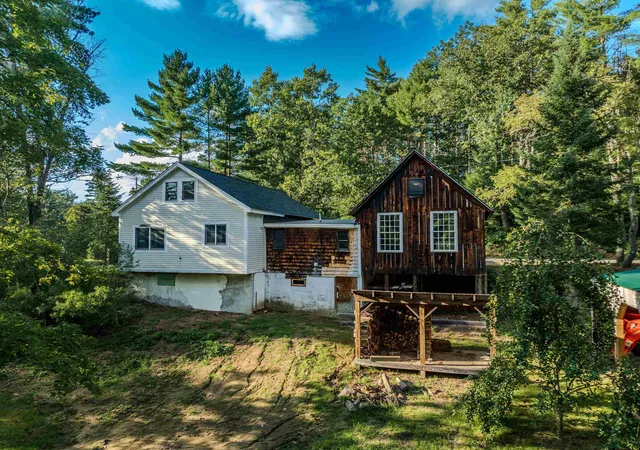 Photo 4 of Single family home for sale at 402 Oak Hl Rd, Northfield, NH 03276 | MLS# 5108602 | Listing updated on 2026-09-09