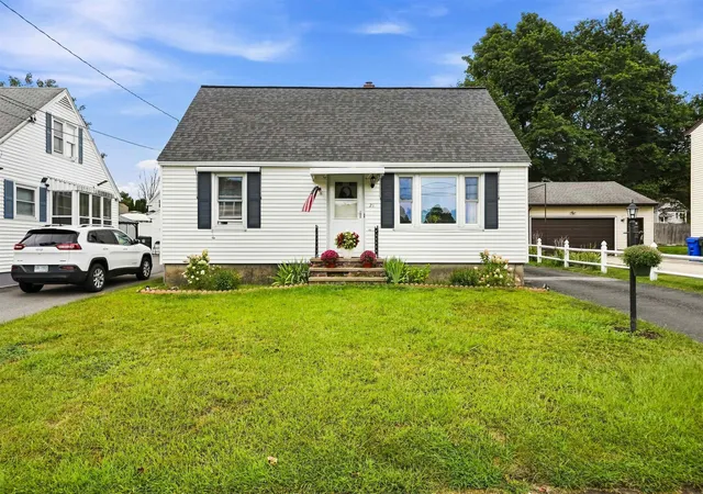 Photo 1 of Sale Pending at 21 Woodbine Ave, Manchester, NH 03109 | MLS# 5108603 | Listing updated on 2026-09-12