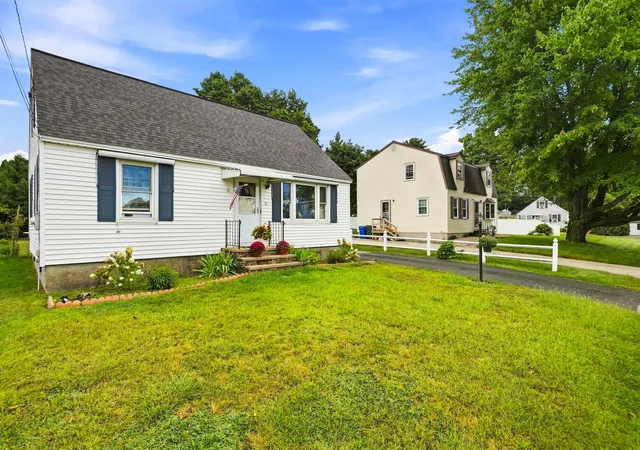 Photo 3 of Sale Pending at 21 Woodbine Ave, Manchester, NH 03109 | MLS# 5108603 | Listing updated on 2026-09-12