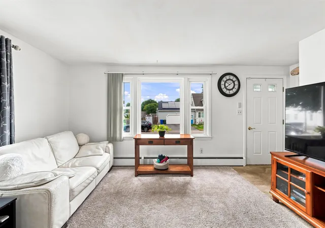 Photo 3 of Sale Pending at 21 Woodbine Ave, Manchester, NH 03109 | MLS# 5108603 | Listing updated on 2026-09-12