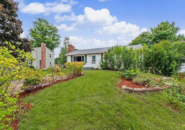 Photo 1 of Single family home for sale at 5 Estate Dr, Manchester, NH 03104 | MLS# 5108625 | Listing updated on 2026-10-03