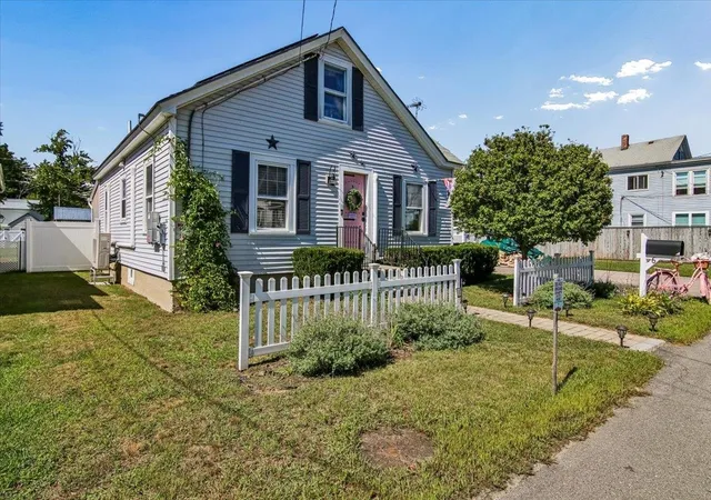 Photo 2 of Single family home for sale at 6 Fairview St, Manchester, NH 03102 | MLS# 5108634 | Listing updated on 2026-09-14