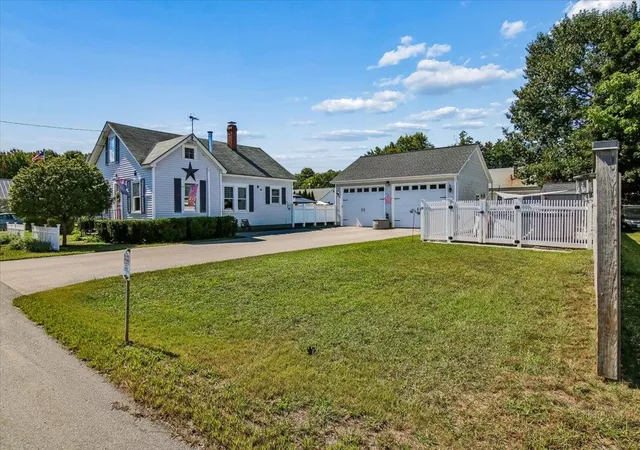 Photo 3 of Single family home for sale at 6 Fairview St, Manchester, NH 03102 | MLS# 5108634 | Listing updated on 2026-09-14