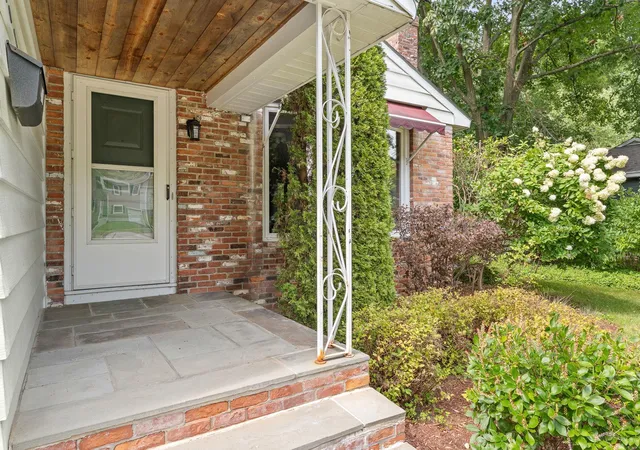 Photo 3 of Single family home for sale at 106 Killarney Rd, Burlington, VT 05408 | MLS# 5108635 | Listing updated on 2026-09-11