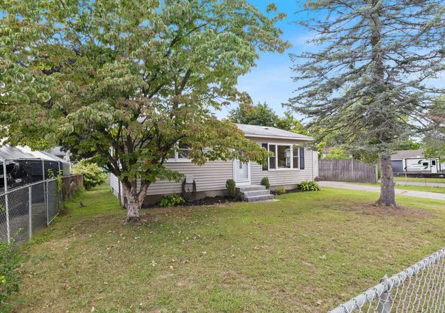 Photo 2 of Single family home for sale at 27 Ritter St, Nashua, NH 03060 | MLS# 5108638 | Listing updated on 2026-09-15