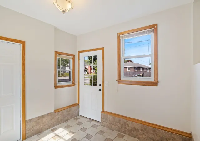 Photo 4 of Single family home for sale at 27 Ritter St, Nashua, NH 03060 | MLS# 5108638 | Listing updated on 2026-09-15