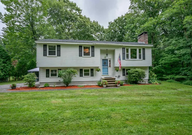 Photo 1 of Sale Pending at 72 Hovey Rd, Londonderry, NH 03053 | MLS# 5108639 | Listing updated on 2026-09-17